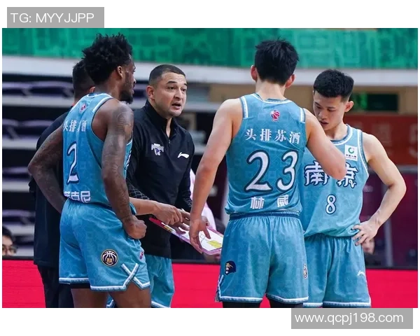 南京篮球队近期状态分析与未来展望聚焦球队表现与战术调整 南京篮球队近期状态分析与未来展望聚焦球队表现与战术调整