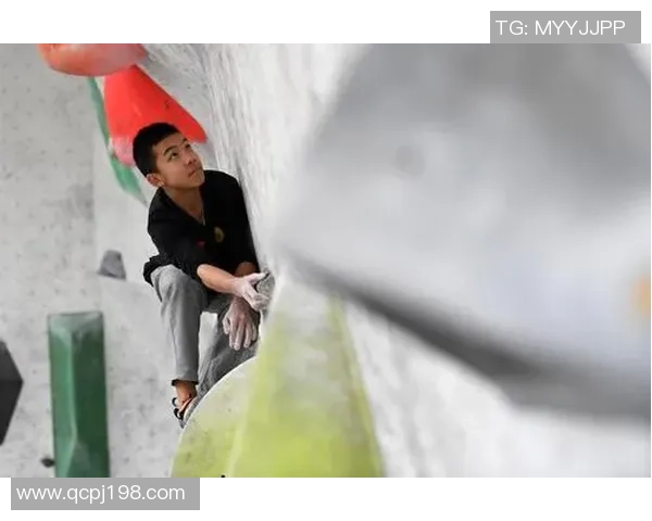 重庆攀岩队技术解析:探索攀岩运动的技巧与训练方法 重庆攀岩队技术解析:探索攀岩运动的技巧与训练方法