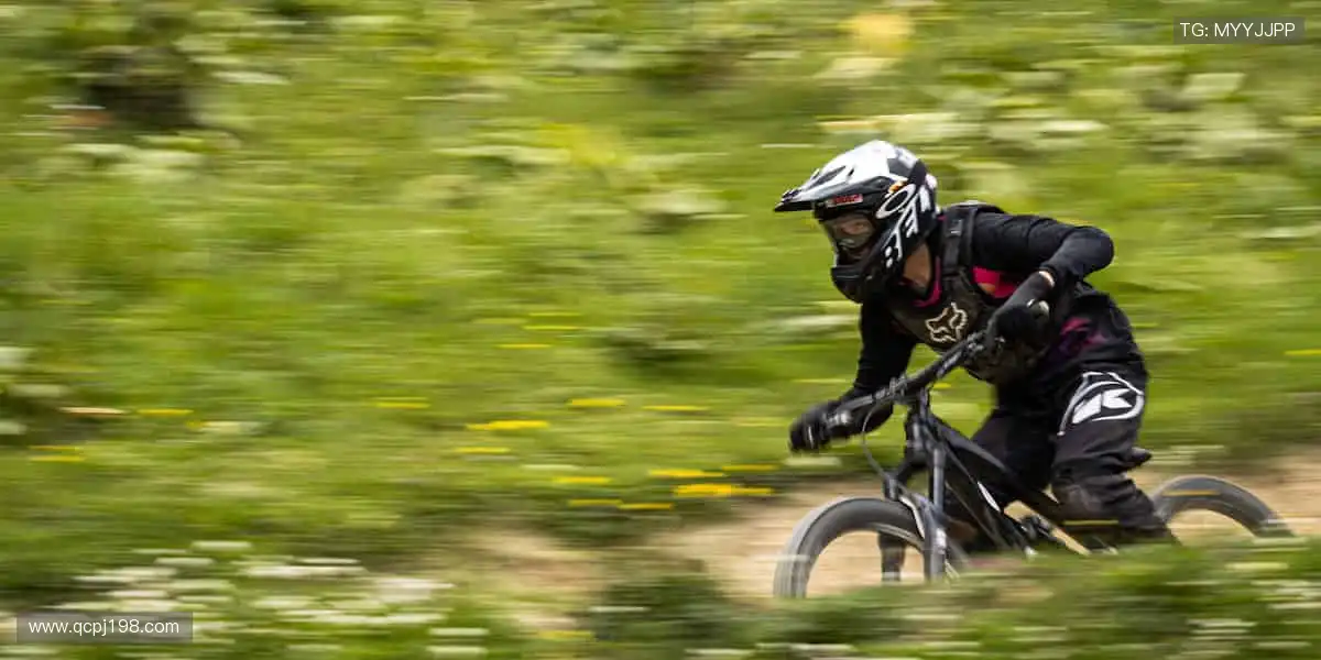 冠军同款，即刻拥有！🏅👕 体育周边，让你离偶像更近一步！